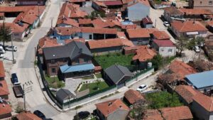 Başkan yardımcısı oğlunun üzerine şirket kurup köye villa yaptırmış