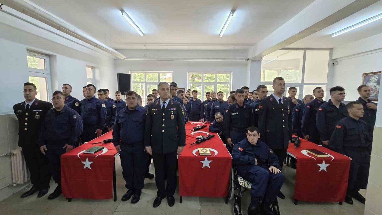 21-ozel-genc-bir-gunlugune-asker-oldu