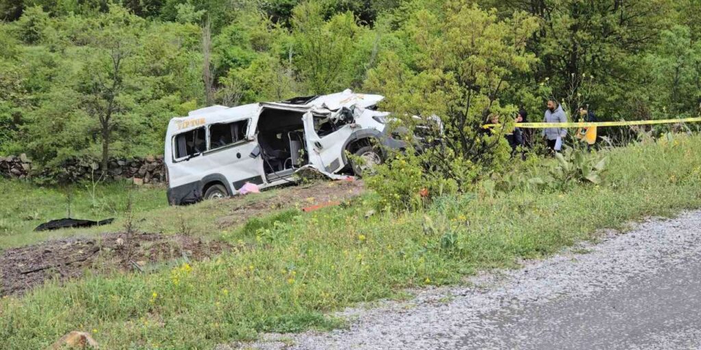 ogrenci-servisi-sarampole-uctu:-3-olu,-7-yarali