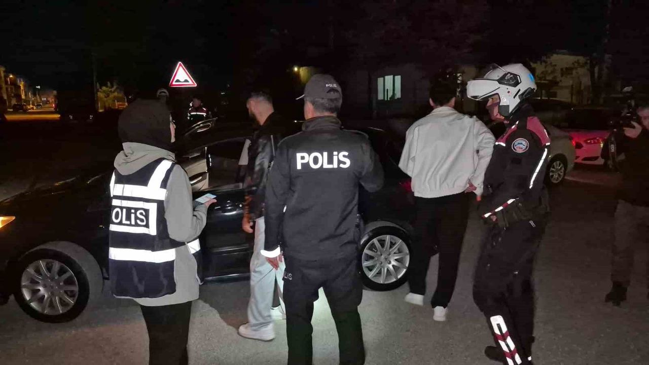 asayis-uygulamasinda-298-sahis-ve-114-arac-sorgulandi
