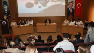Felsefe ve Sosyoloji Karşı Karşıya Geldi