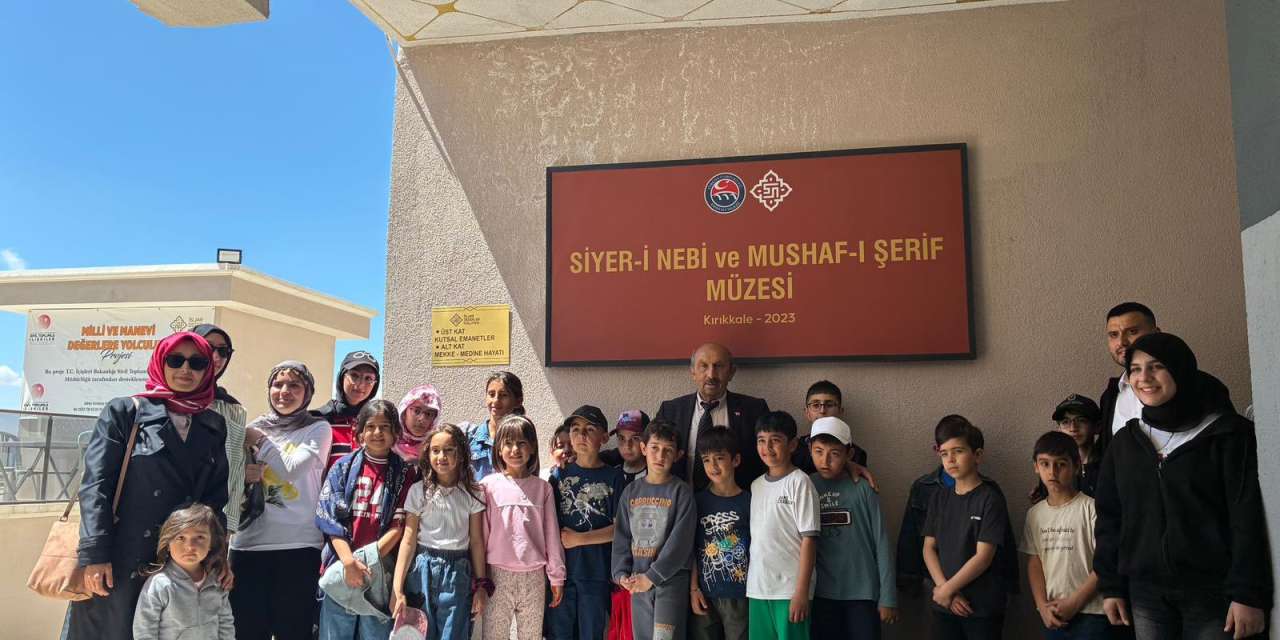 ankara’dan-kirikkale’ye-manevi-kopru:-elmadagli-ogrenciler-siyeri-nebi-muzesi’ni-fethetti
