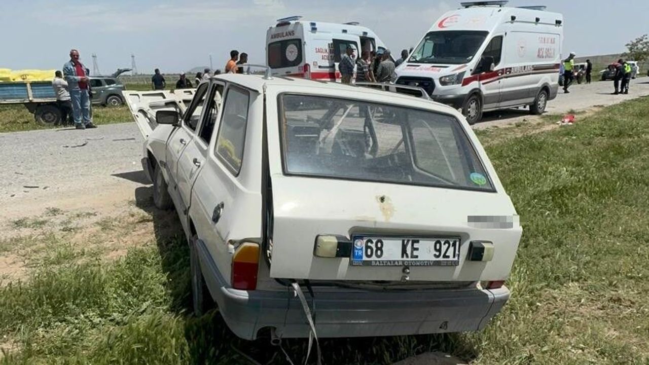otomobille-hafif-ticari-arac-carpisti:-4-yarali