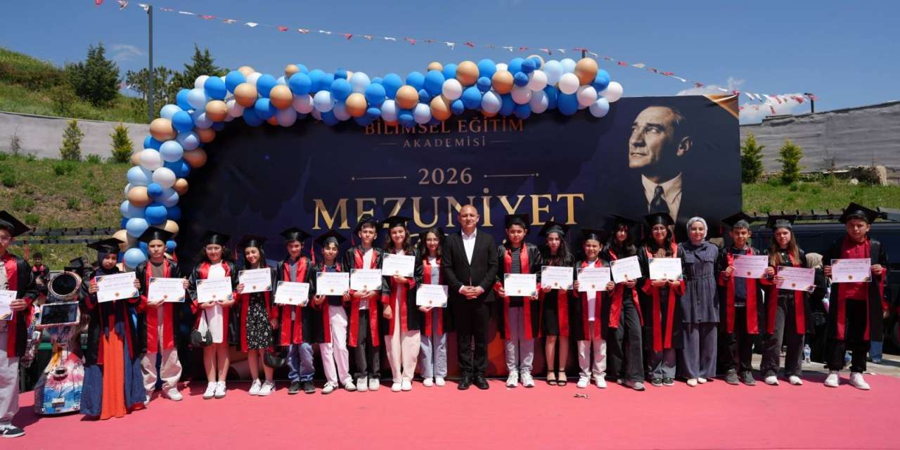 ahmet-onal-belgeleri-kendi-elleriyle-verdi:-kirikkaleli-cocuklarin-mezuniyet-sevinci-sokaga-tasti