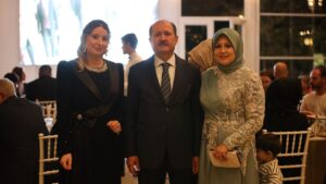 Sanatçı İner,düğüne renk kattı