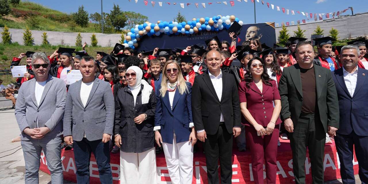 bilim-merkezi’nde-316-ogrenci-mezuniyet-sevinci-yasadi