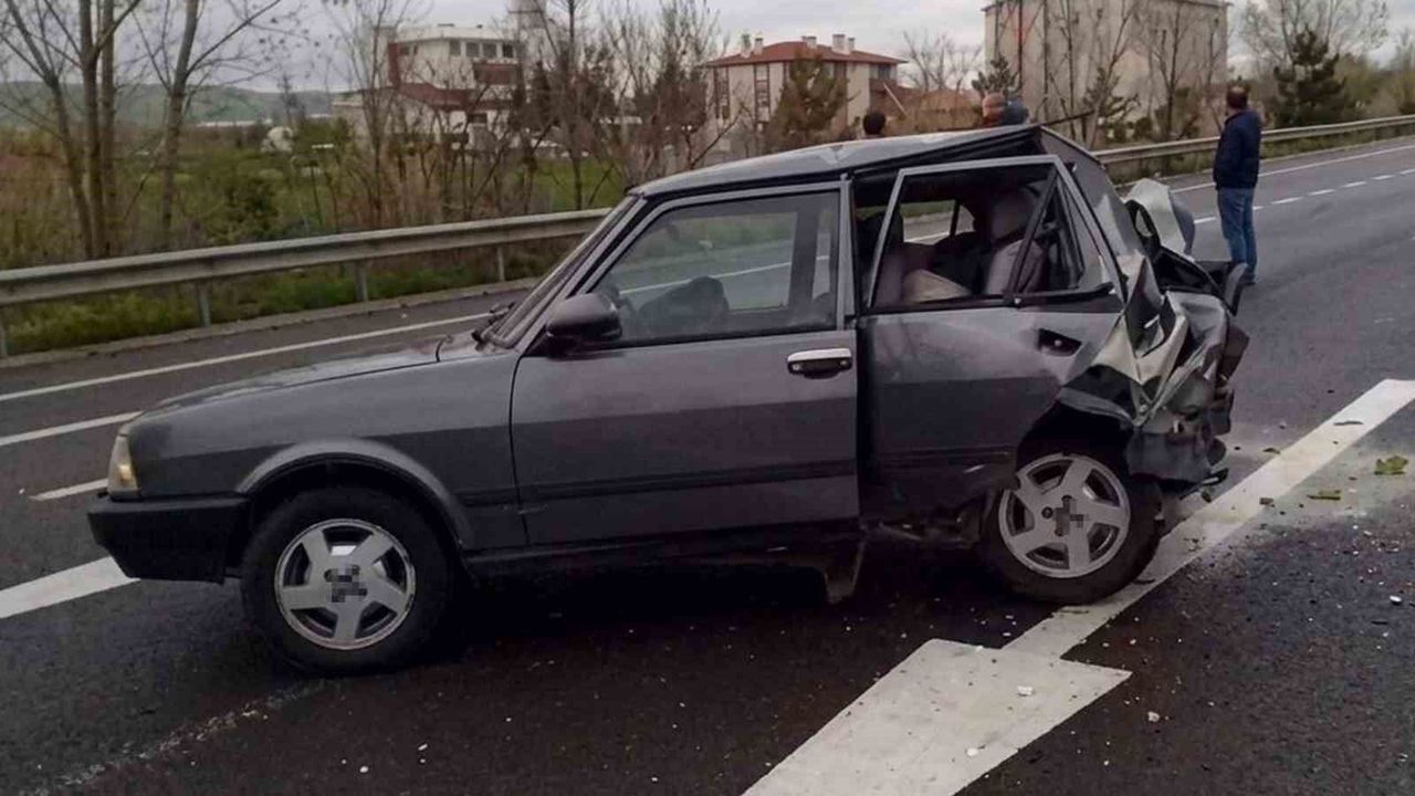 minibus-park-halindeki-otomobile-carpti:-3-olu,-5-yarali