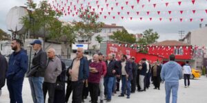 Kurban Bayramı öncesi uygun fiyatlı et satışında uzun kuyruklar oluştu