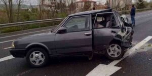 Minibüs park halindeki otomobile çarptı: 3 ölü, 5 yaralı