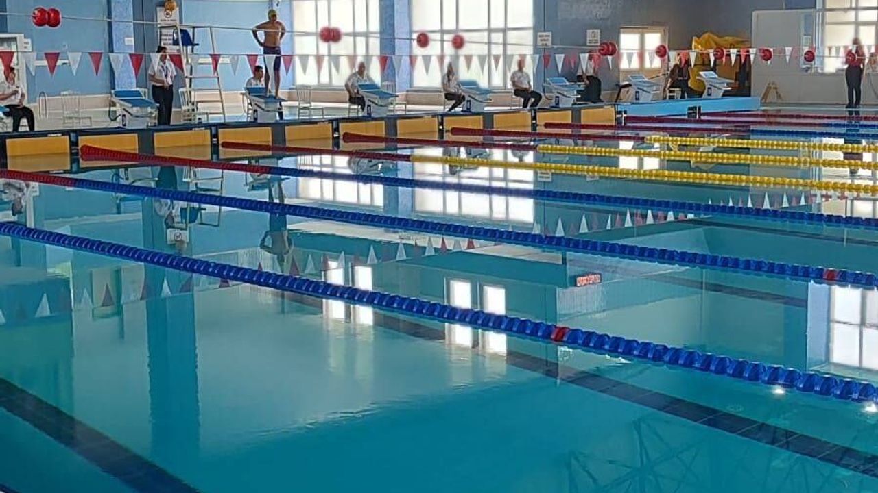 baspinar-olimpik-yuzme-havuzu’nda-19-mayis-coskusu
