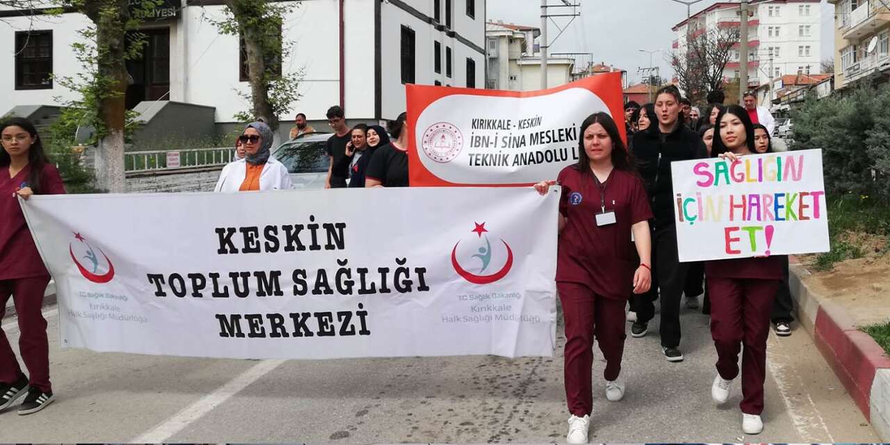 liseli-gencler-saglik-alaninda-farkindalik-olusturuyor