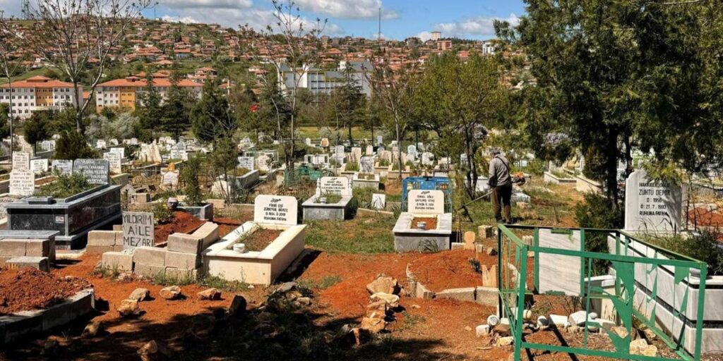 keskin’de-bayram-oncesi-mezarliklarda-temizlik-seferberligi
