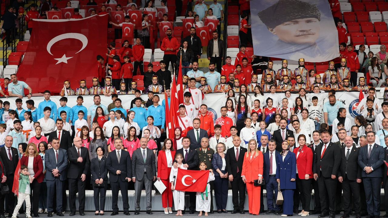 kirikkale’de-bayram-coskusu-renkli-gecti