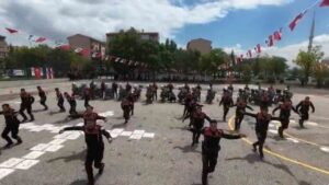 Yunus polislerden 19 Mayıs gösterisi
