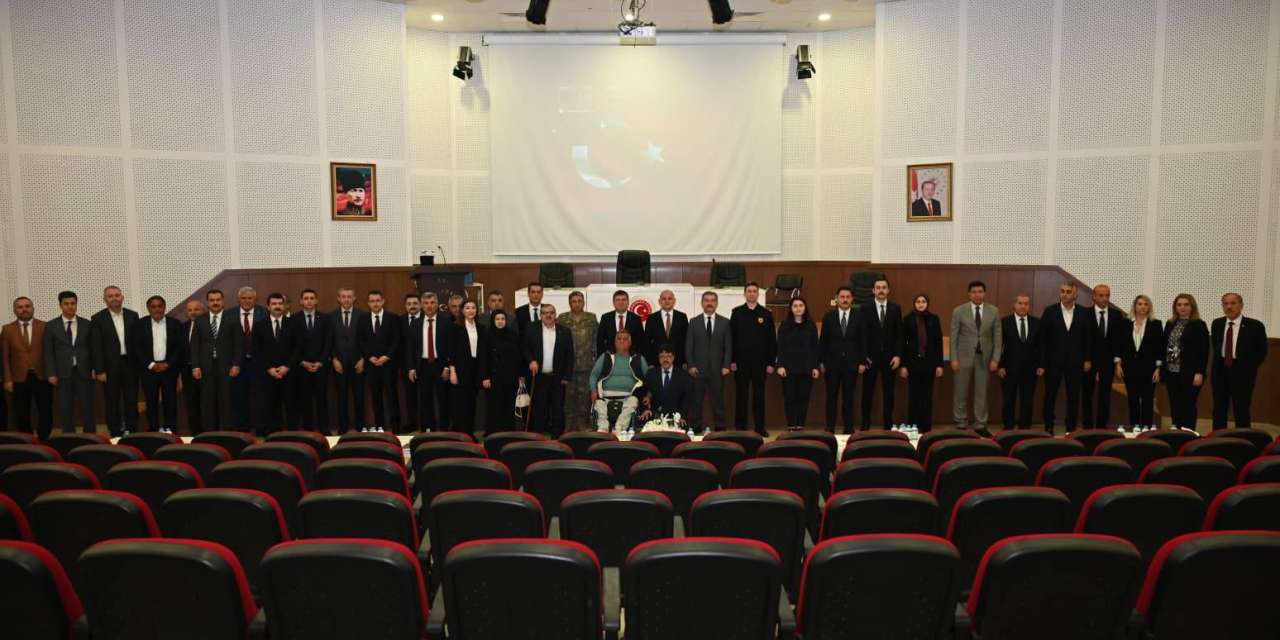 kirikkale-protokolu-engelsiz-bir-sehir-icin-bir-araya-geldi:-bayraklar-takdim-edildi