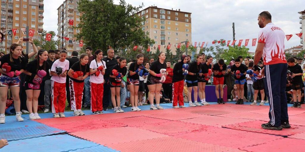 kirikkale’de-107.-yil-coskusu:-amator-sporcular-buyuk-sehir-parki’ni-salladi