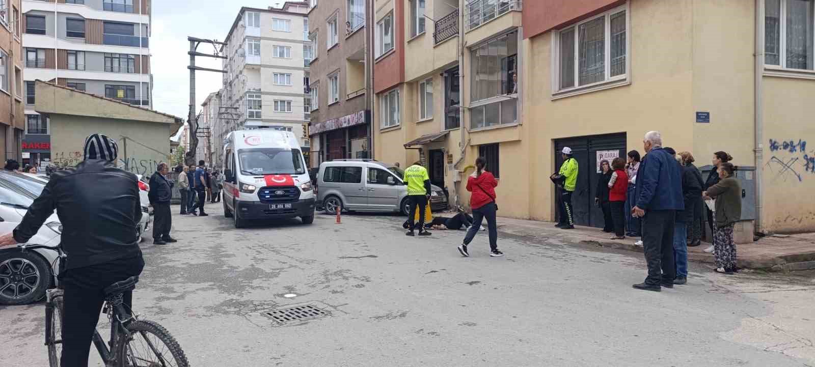 eskisehir’de-arac-yayalara-carpti:-2’si-agir-3-yarali