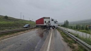 Ankara’da tır ile minibüs çarpıştı: 11 yaralı