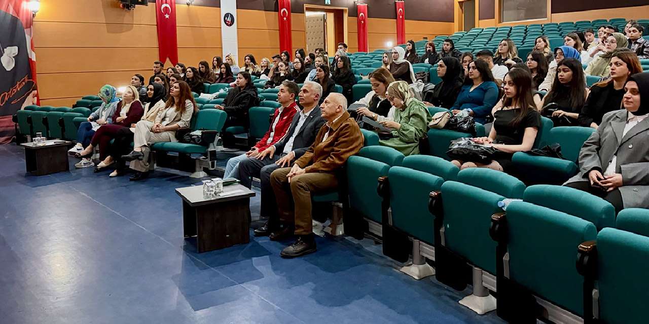 universiteli-gencler-sordu,-yesilay-baskani-calik-yanitladi:-bagimlilikla-buyuk-mucadele