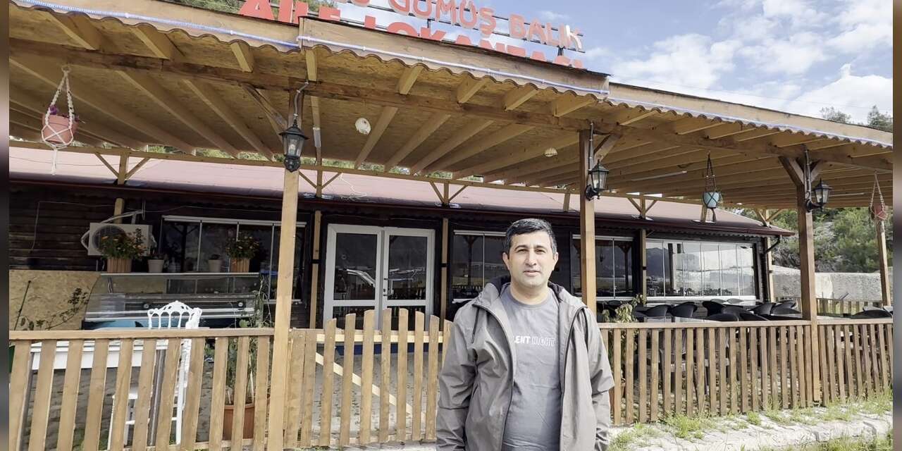 deniz-kenarinda-ayinin-balik-keyfi,-cep-telefonu-kamerasina-yansidi