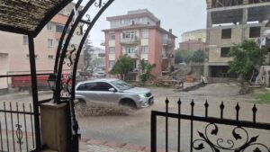 Başkent’te sokaklar göle döndü