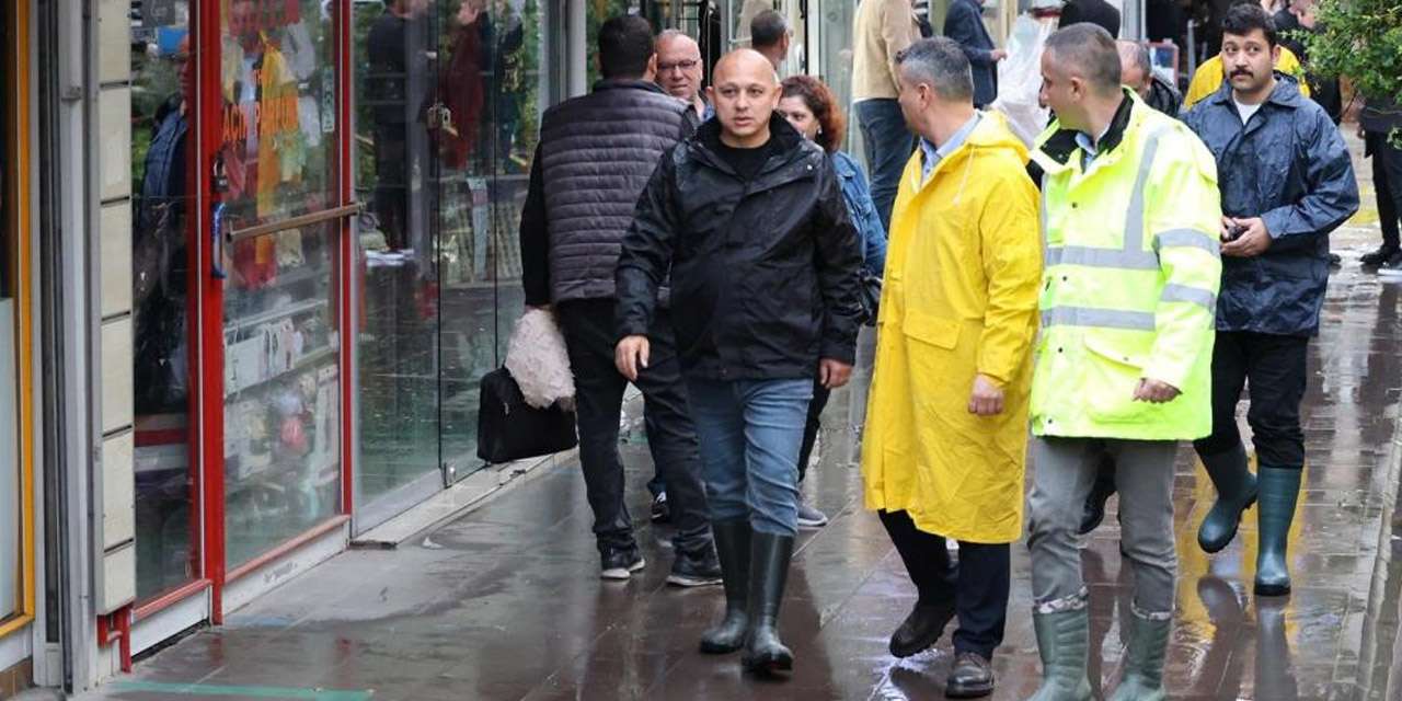 11-arac,-80-personel-ve-dalgic-motorlar-sahada!-baskan-onal-kirikkale-icin-dugmeye-basti