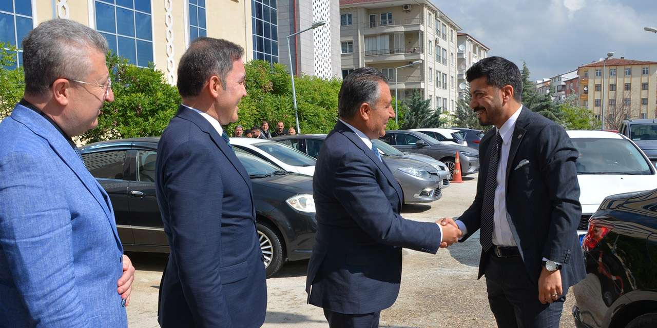 meb-hayat-boyu-ogrenme-genel-muduru-dr.-emre-topoglu-kirikkale’de:-dev-kadroyla-egitim-citasi-masaya-yatirildi!