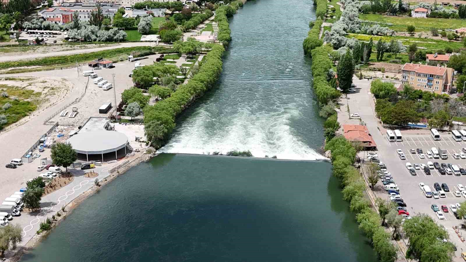 asiri-yagislar-nedeniyle-su-seviyesi-yukselen-kizilirmak-dron-ile-goruntulendi