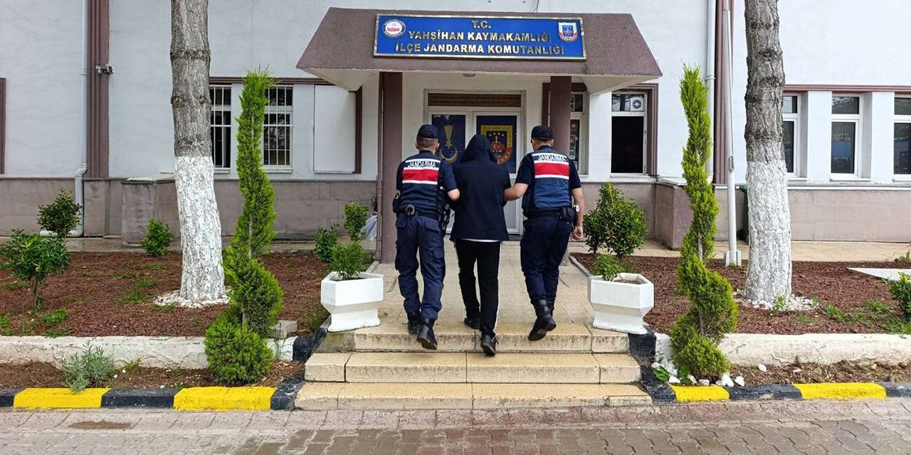 kirikkale’de-jandarmadan-kacamadi:-6-yil-kesinlesmis-cezasi-bulunan-uyusturucu-firarisi-yakalandi!
