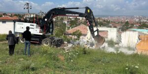 Kırıkkale’de metruk yapılar bir bir yıkılıyor