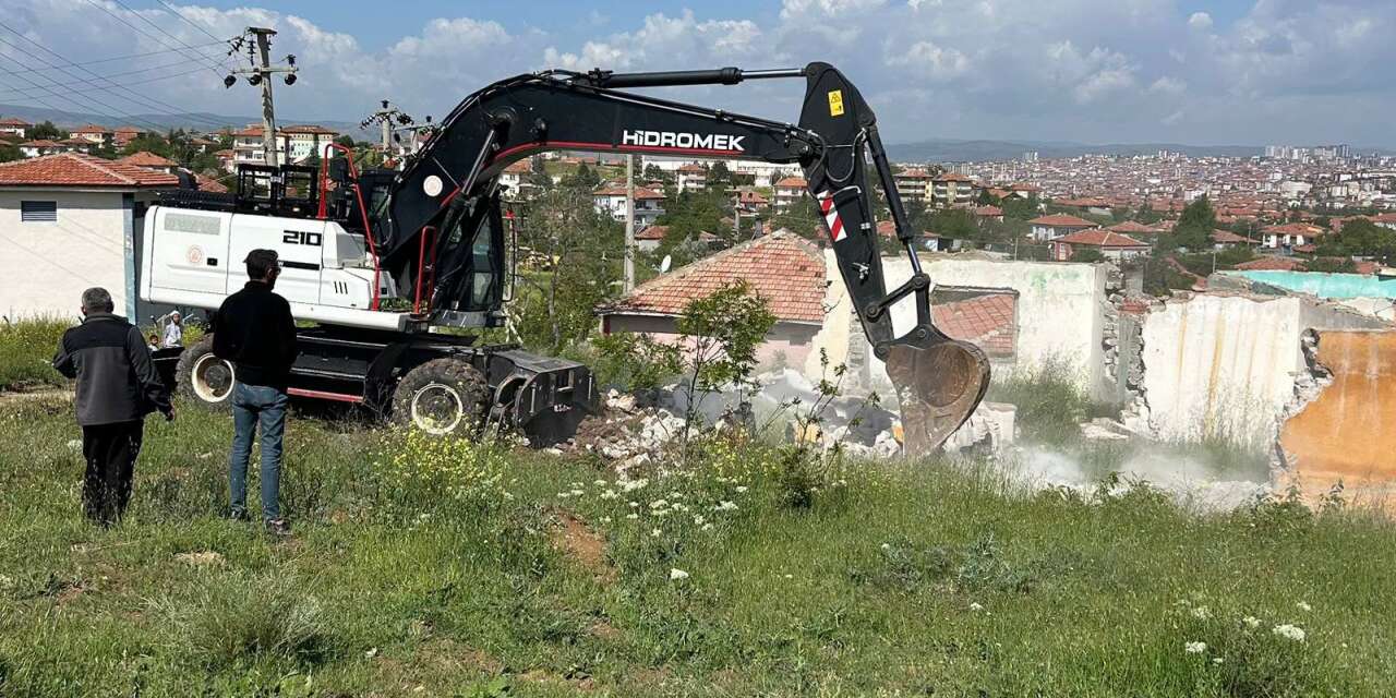 kirikkale’de-metruk-yapilar-bir-bir-yikiliyor