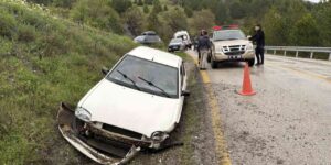 Kontrolden çıkan otomobil şarampole çarptı: 3 yaralı
