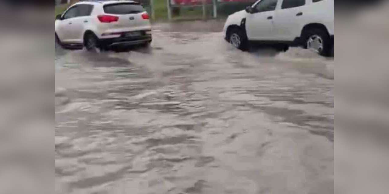 baskentte-saganak-etkili-oldu,-yollar-gole-dondu