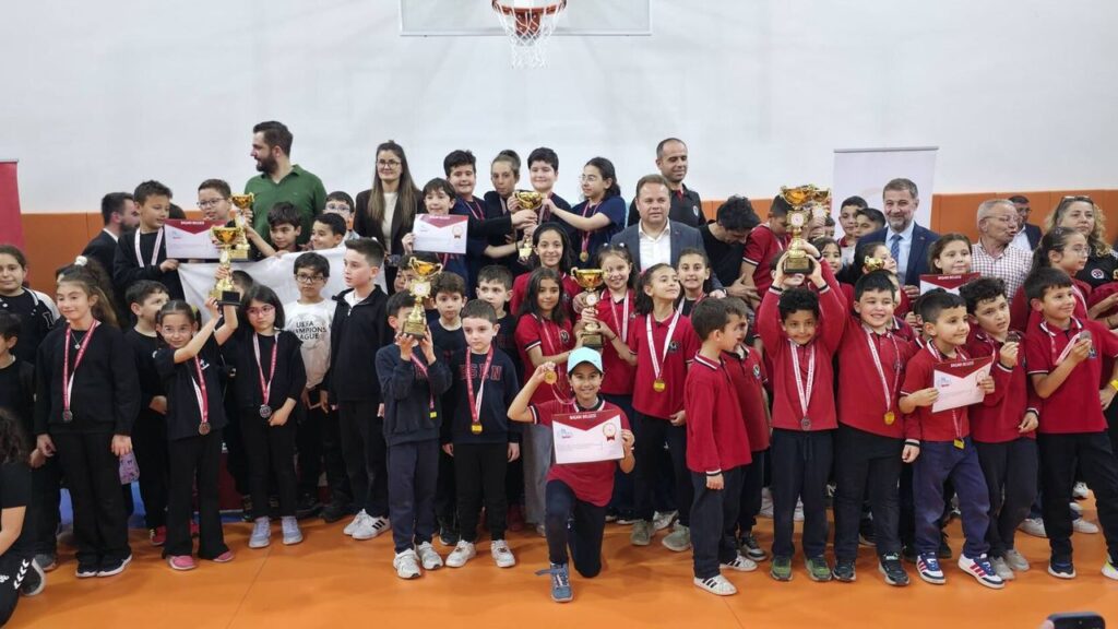 kirikkale’de-minik-satranccilar-kiyasiya-yaristi