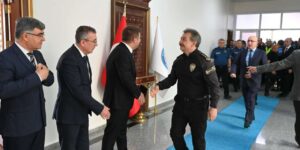 Valilikte personelle bayram coşkusu yaşandı