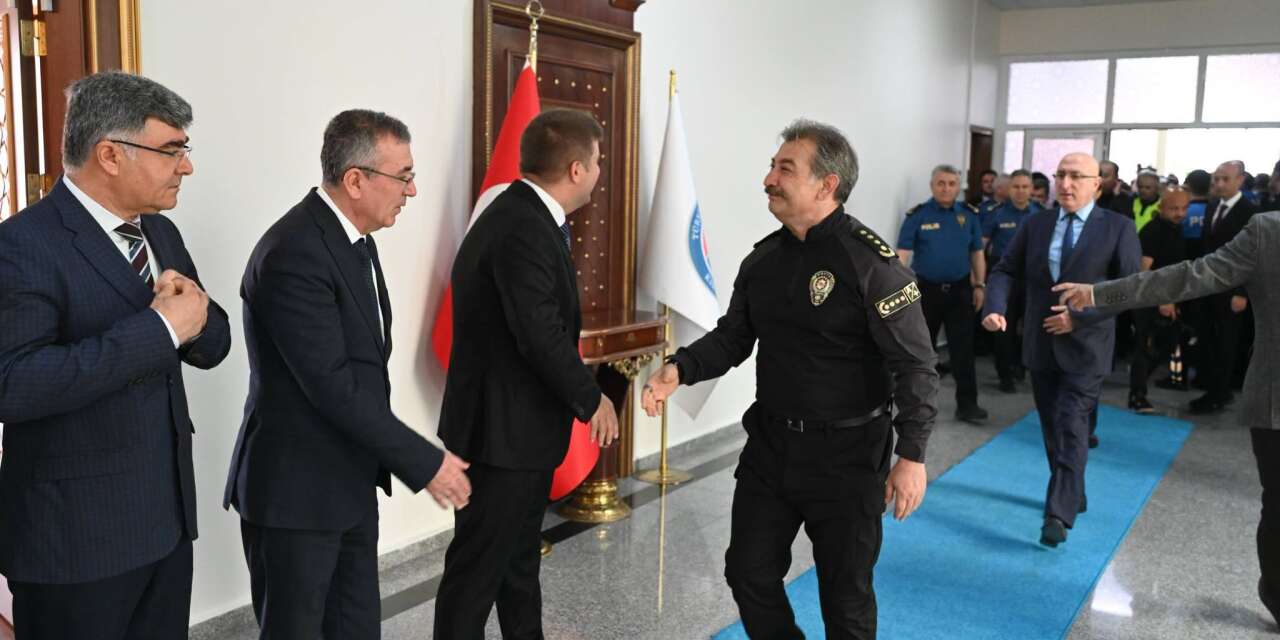 valilikte-personelle-bayram-coskusu-yasandi