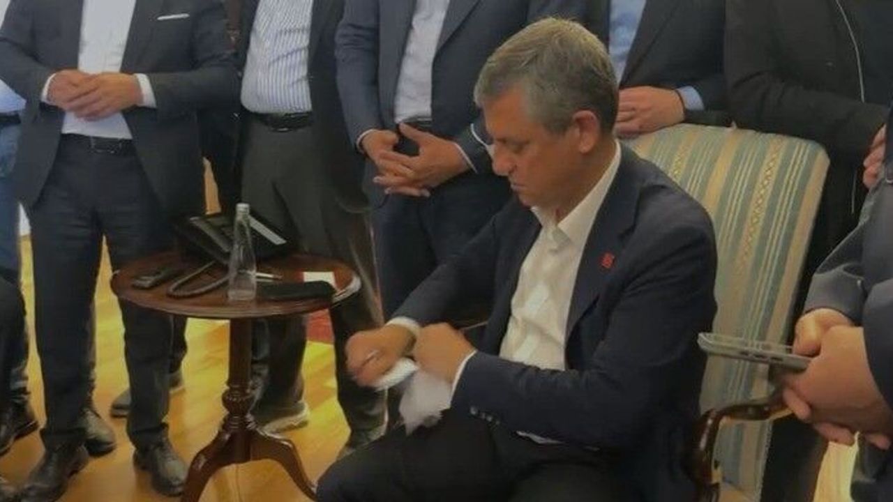 ozgur-ozel-kendisine-verilen-mutlak-butlan-tebligatini-yirtti