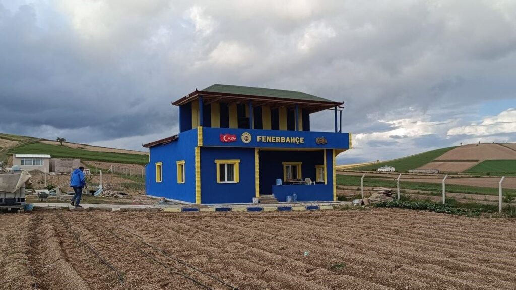 fenerbahce-taraftari,-hayalini-kurdugu-evi-yapti
