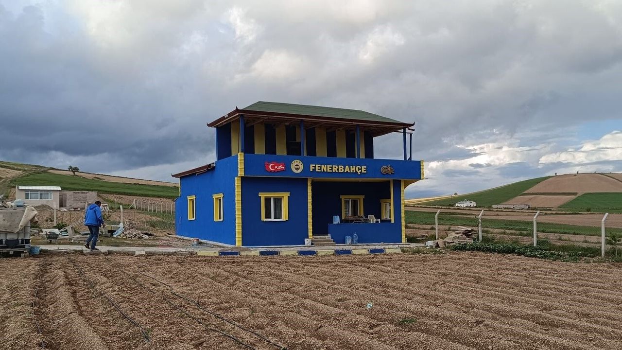 fenerbahce-taraftari,-hayalini-kurdugu-evi-yapti