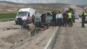 Bayram tatili yolunda feci kaza: 1 ölü 8 yaralı