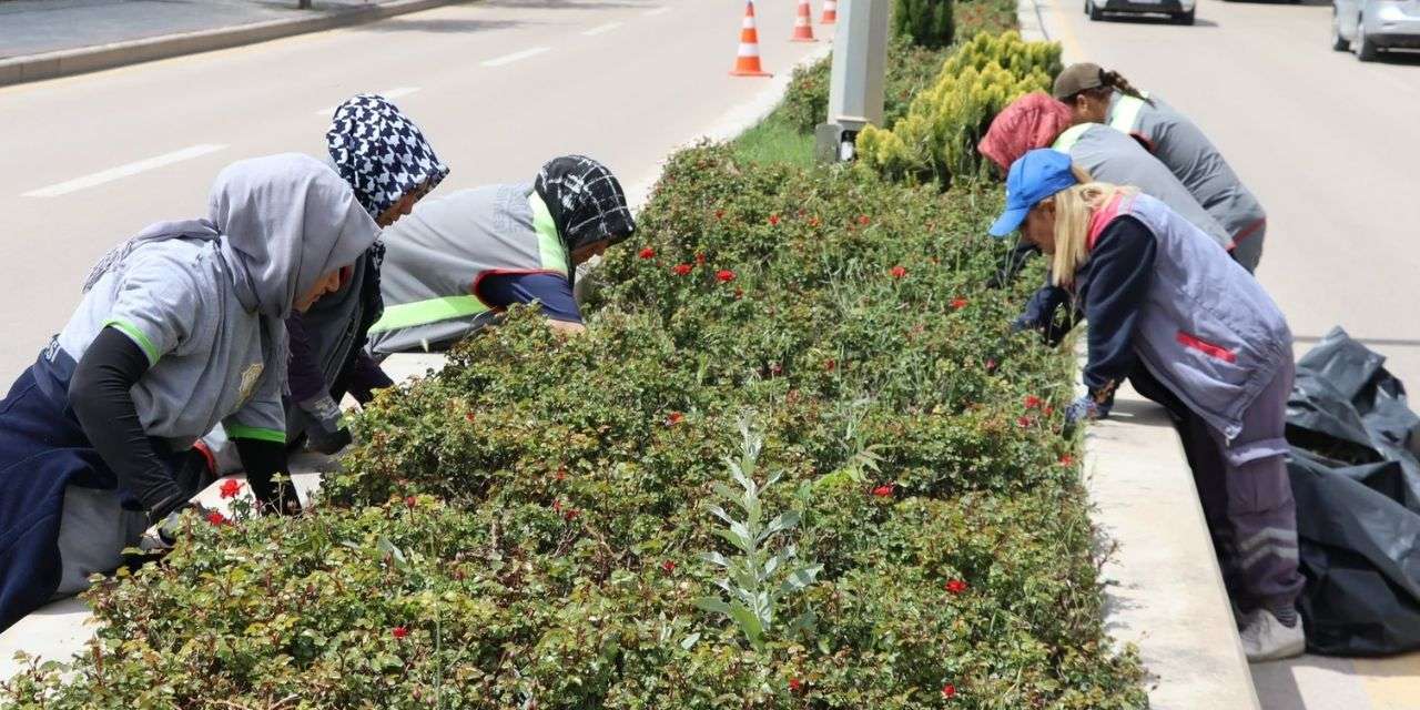 kirikkale-belediyesi’nden-bayram-oncesi-cevre-atagi:-orta-refujler-bastan-asagi-yenileniyor
