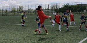 Minik kramponların gol düellosu: U12 Şenliği’nde heyecan dorukta!