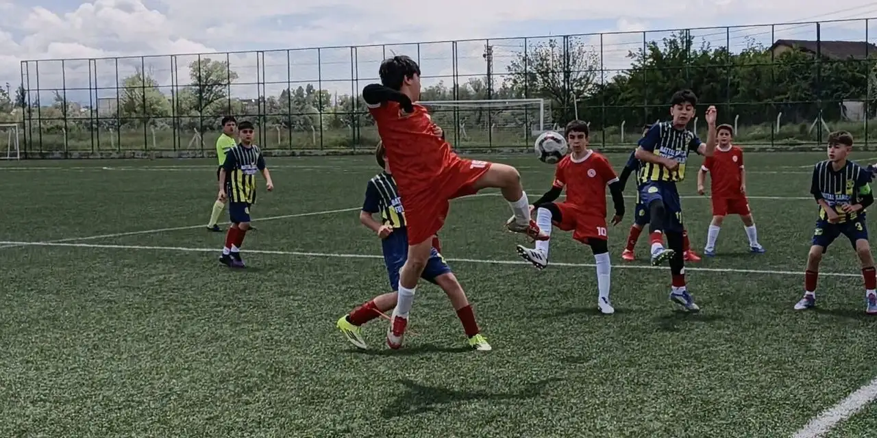 minik-kramponlarin-gol-duellosu:-u12-senligi’nde-heyecan-dorukta!
