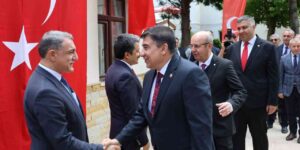 Kırşehir’de devlet protokolü bayramlaştı