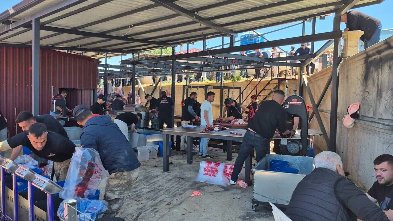 kurbanlar-kesiliyor,etler-pisiyor