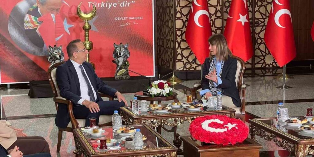 ak-parti’den,-mhp’ye-bayram-ziyareti