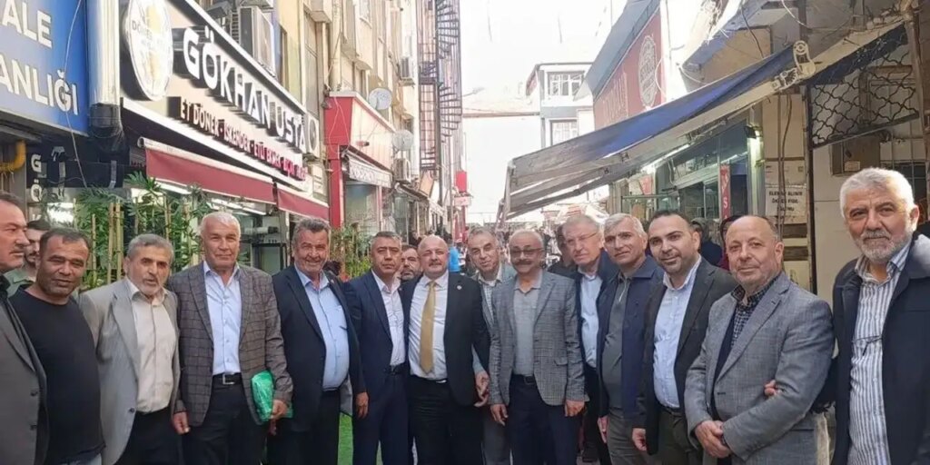 ak-parti-kirikkale’de-bayramlasma:-“basari-icin-yogun-mesai”