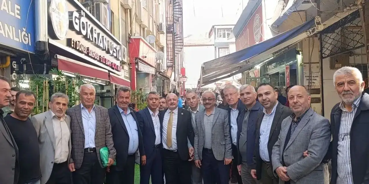 ak-parti-kirikkale’de-bayramlasma:-“basari-icin-yogun-mesai”
