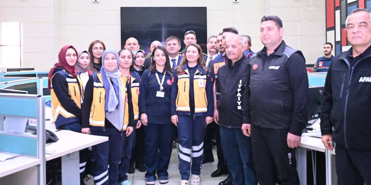 bayramda-gorev-yapan-ekiplere-anlamli-ziyaret
