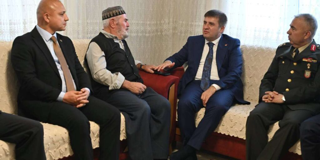 sehit-sukru-ceylan’in-ailesine-duygusal-ziyaret
